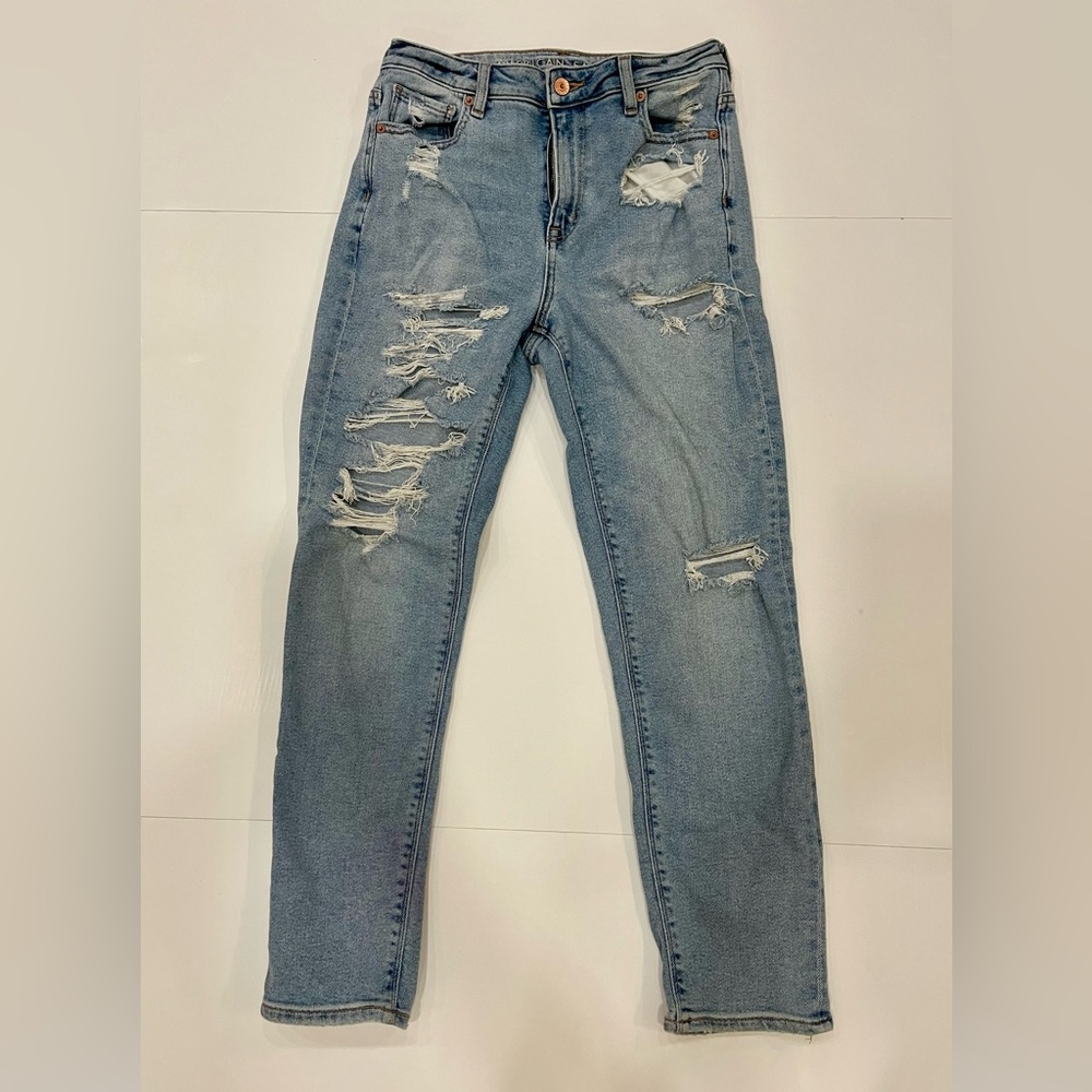 American Eagle Mom Jeans Light Wash Size 4